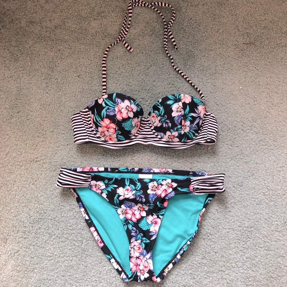 Adorable Xhilaration Floral Teal Bikini